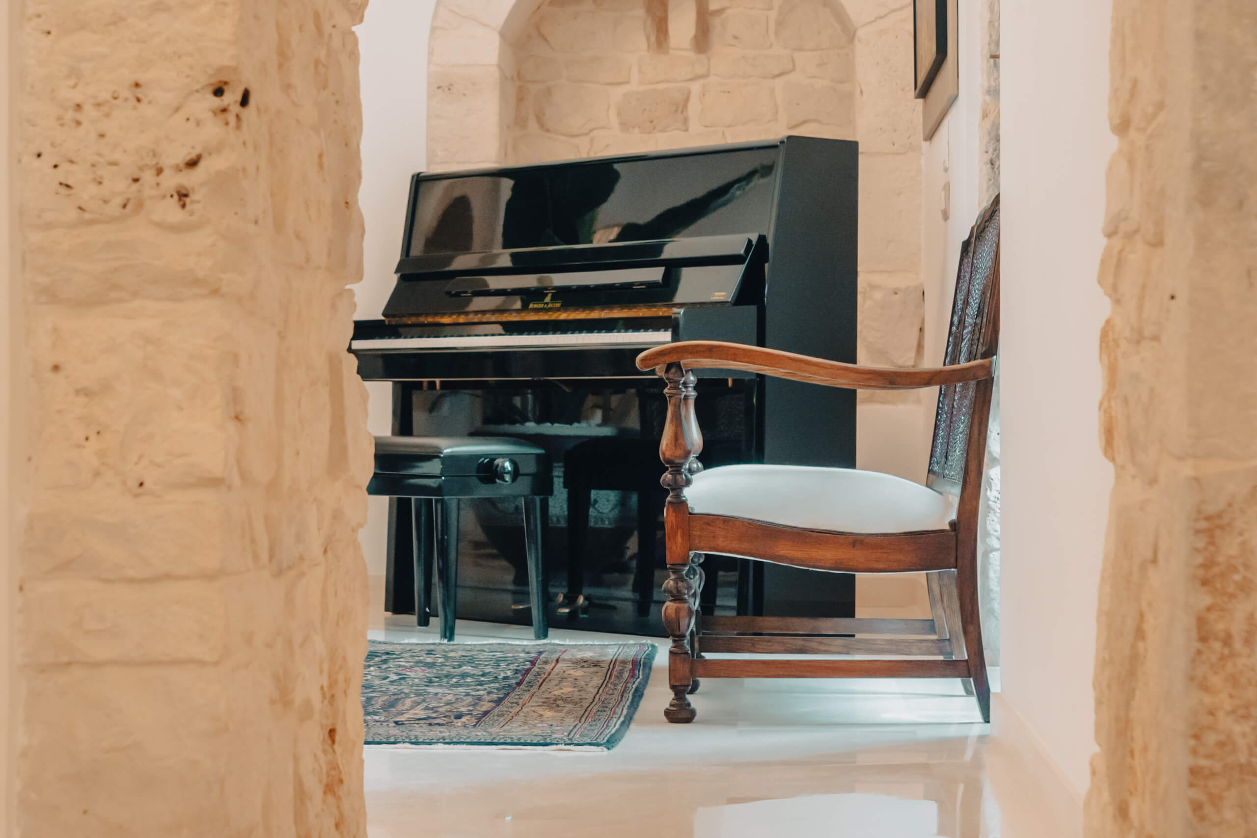 Masseria storica in Puglia con ampio salotto e pianoforte | Masseria della Croce