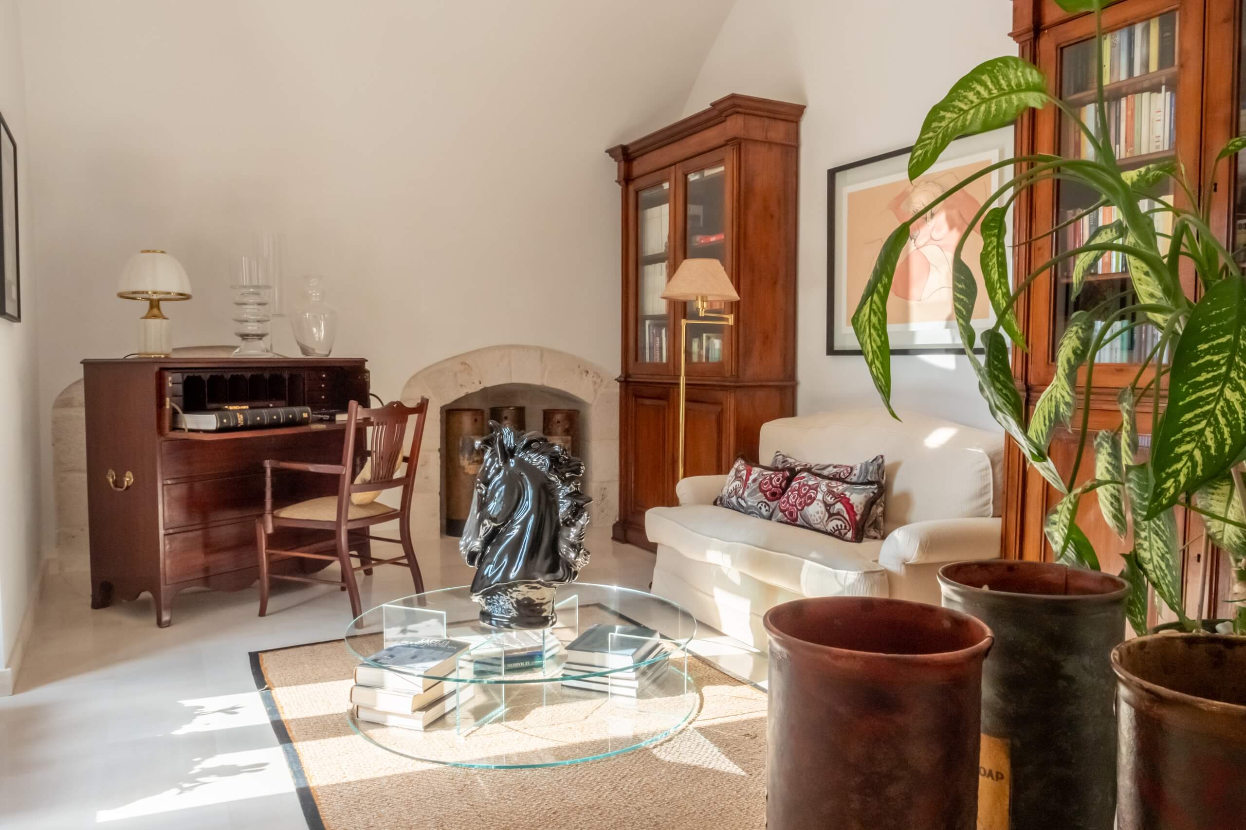 Luxury farmhouse in Puglia with elegant private reading room | Masseria della Croce