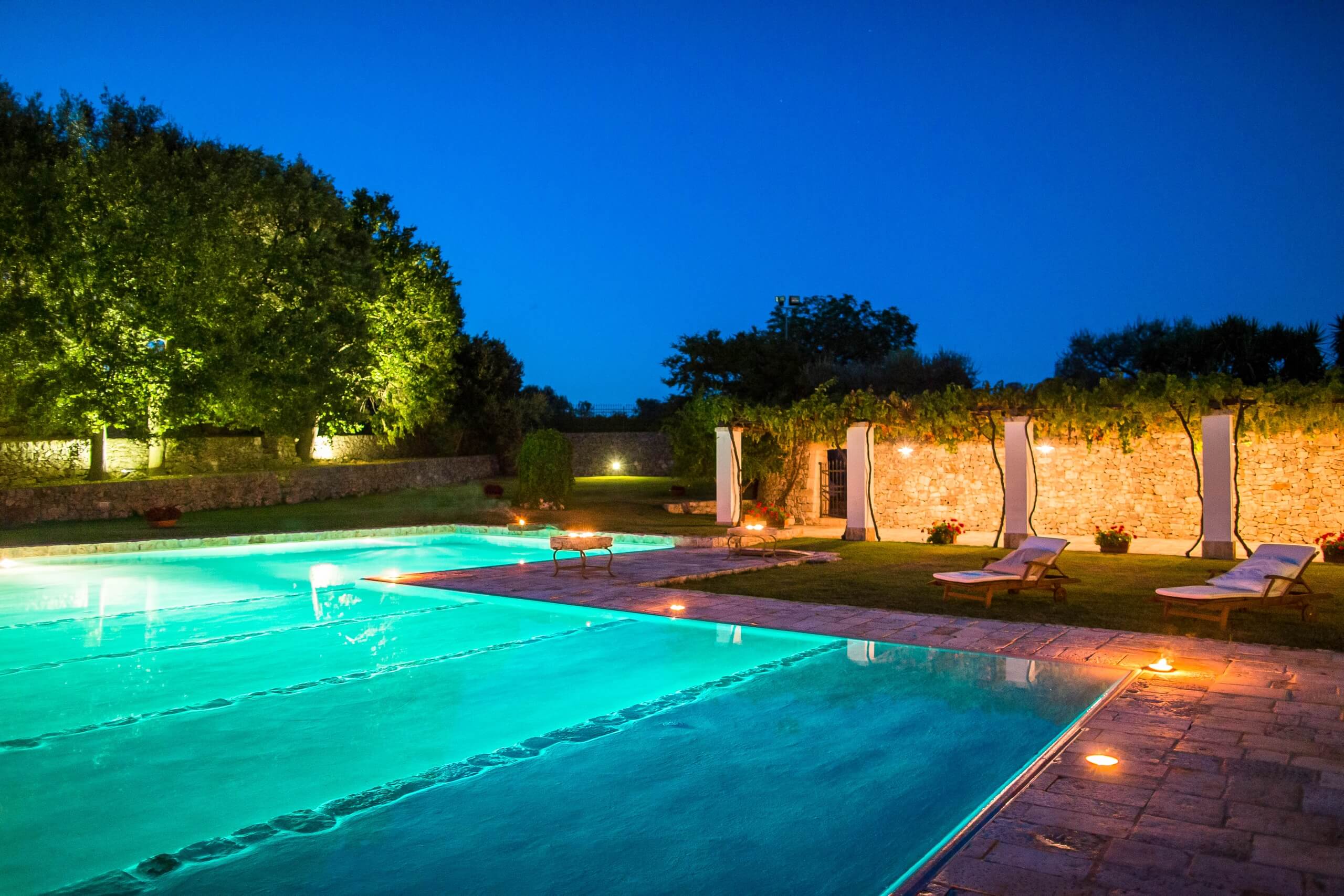 Masseria storia in Puglia con grande piscina privata a sfioro, solarium e zona fitness | Masseria delle Croce